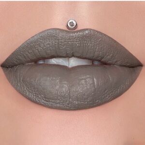 Jeffree Star Velvet Trap Lipstick in Grave Digger